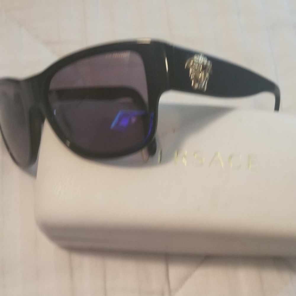 Polarized Versace